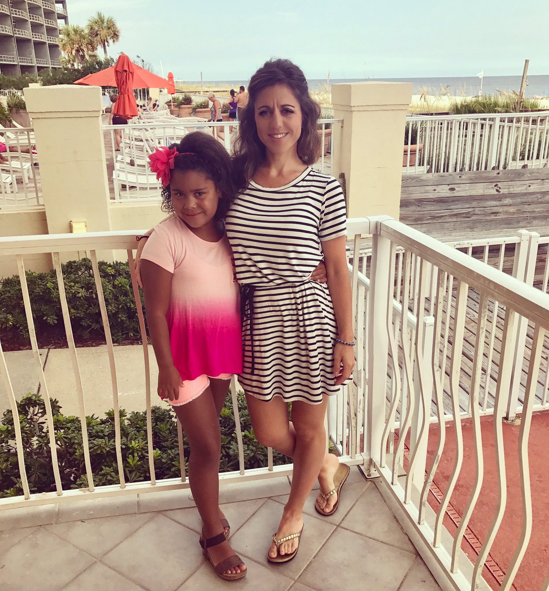erinfsimmons13's tweet photo. My #sidekick..#beautifulbell #beachtrip2017 https://t.co/qRBXZs65tK