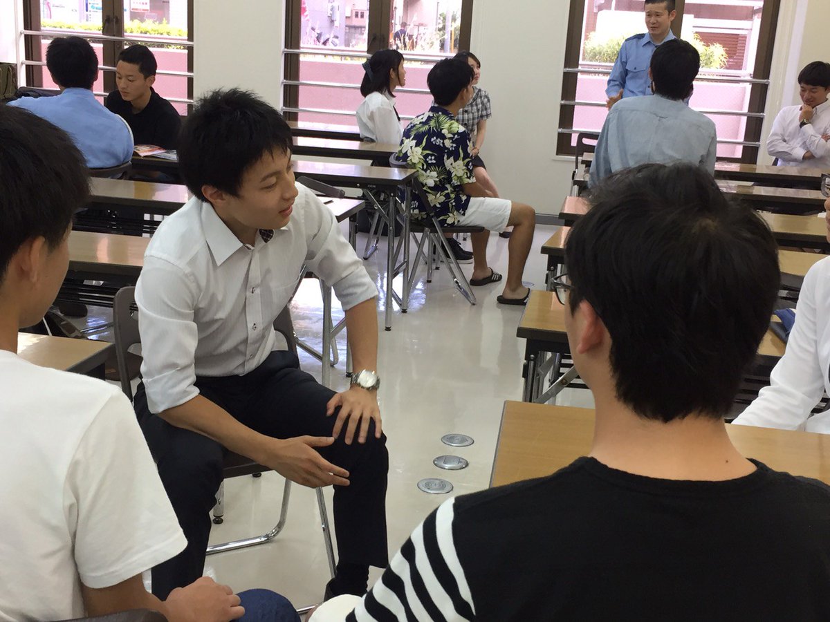 大原学園 津田沼校 公式 Auf Twitter この間の公務員夏期講習会のときに千葉県警察官が大原に来てくれました やっぱ制服憧れるぅぅぅ 千葉県警 公務員 夏期講習会 大原学園 津田沼