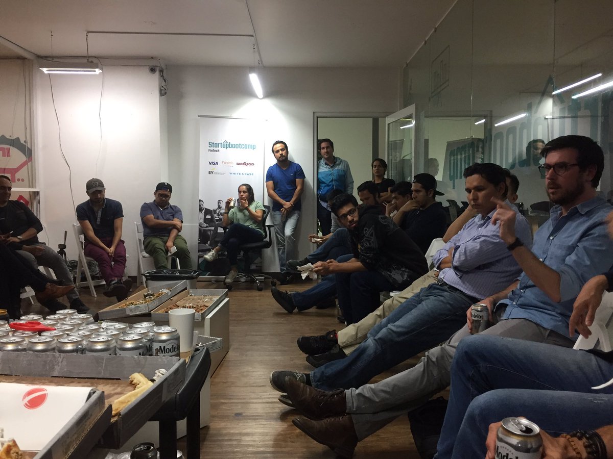 zalosnchz's tweet photo. @sbcFinTech #MEX  Presenta: Pizza &amp; Story 🍕con @malbrieux https://t.co/59Vxp9Ws6B