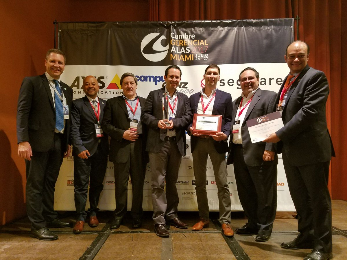 ikusilatam's tweet photo. Se entregó el Premio de la #CumbreDeAlas a #Kansas por el proyecto hecho el año pasado entre #Ikusi, #Gesab , #Genetec y #Axis . https://t.co/z1X9cuABYU