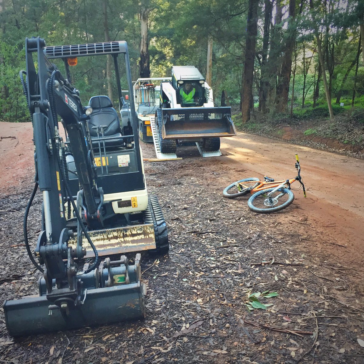 PembertonVC's tweet image. Three Chillies off loading machinery for refurbishment Pump &amp;amp; Jump Track #lotterywest #visitpemberton #pembertonmtbpark #trailswa