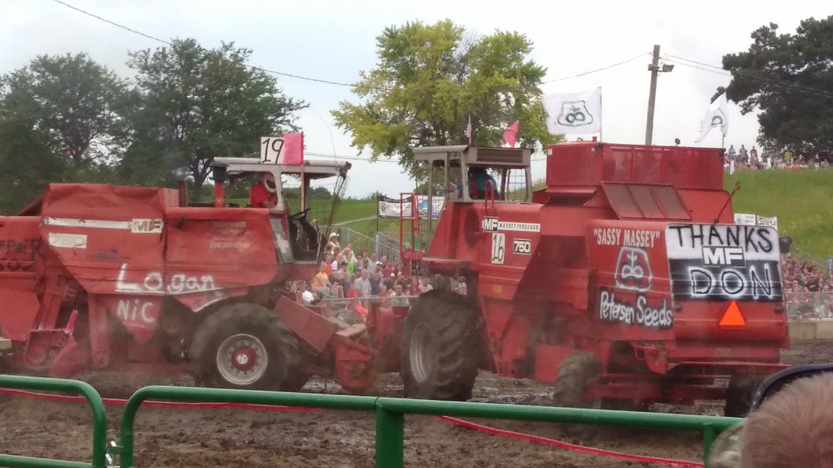 Lantzkyfarms's tweet photo. Combine demo derby and the after photos! #rednecks #iowafun #bremercountyfair https://t.co/XosJ29Svnc