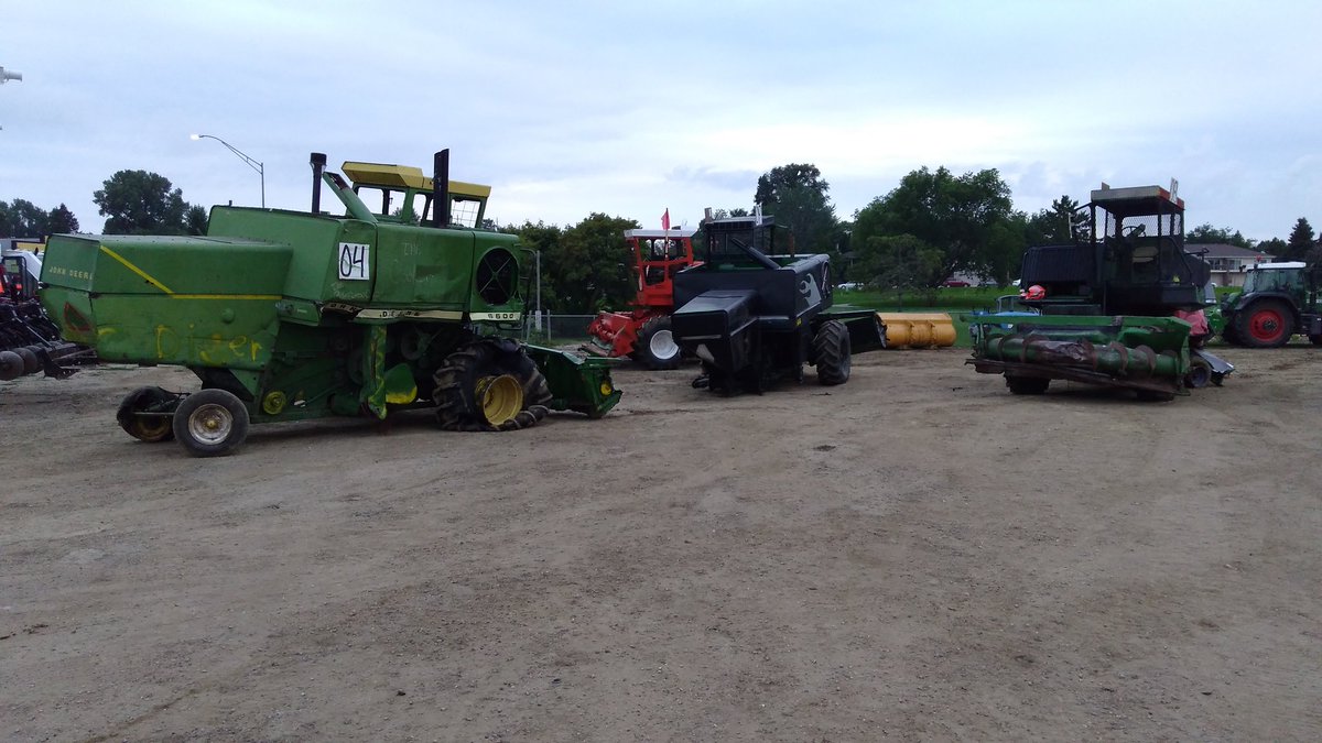 Lantzkyfarms's tweet photo. Combine demo derby and the after photos! #rednecks #iowafun #bremercountyfair https://t.co/XosJ29Svnc