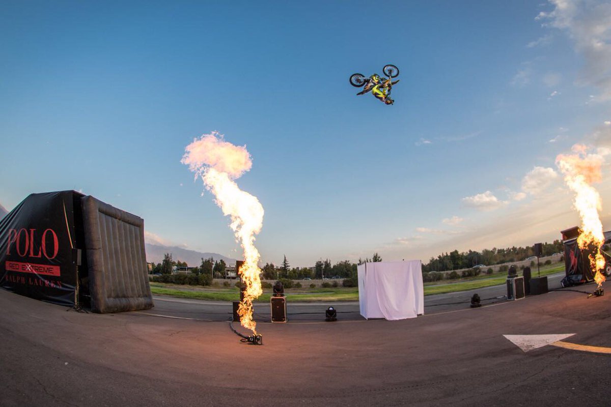 Destroy_B_shop's tweet photo. LANZAMIENTO POLO RED EXTREME @chinofmx #poloredextreme #poloralphlauren #clubdeplaneadoresdevitacura #destroy #fmx 📷 @barraphoto https://t.co/1FH8otK6wT