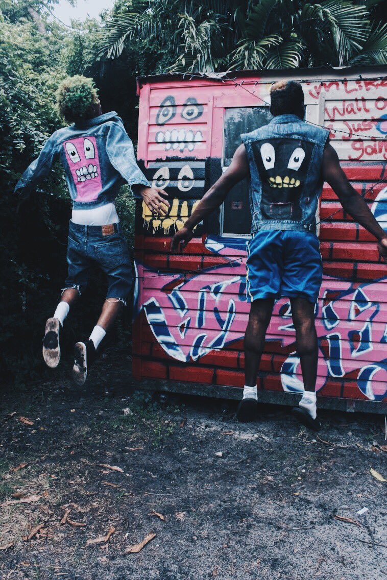master_zeal's tweet photo. Levitate @dendology @freddy_cosmos 💯👽🤘🏽 https://t.co/P6Du2OvbnE