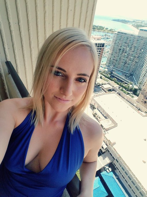 Omg... Loving the view from the hotel room! @ATKGirlfriends best #humpday ever! https://t.co/ixdnb5M<a class="tags" href="/tag/atkgirlfriends">@atkgirlfriends</a><a href="/tag/humpday"class="tags"><span>#humpday</span></a>