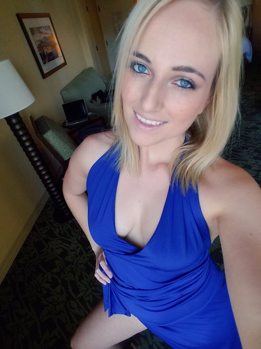 Omg... Loving the view from the hotel room! @ATKGirlfriends best #humpday ever! https://t.co/ixdnb5M<a class="tags" href="/tag/atkgirlfriends">@atkgirlfriends</a><a href="/tag/humpday"class="tags"><span>#humpday</span></a>