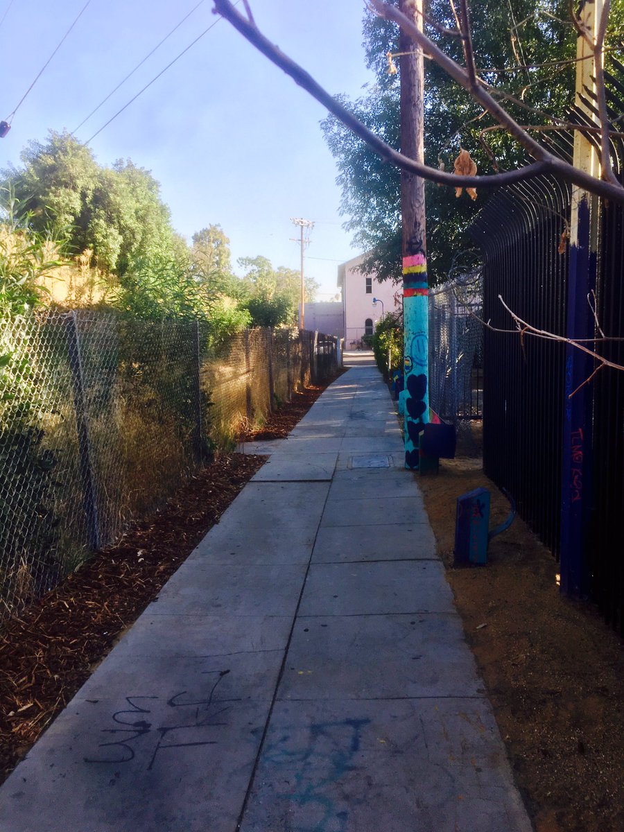 EastSol's tweet photo. Thanks @fromlottospot for this clean alley in our neighborhood! #BoyleHeights https://t.co/ihYQzpDzdW