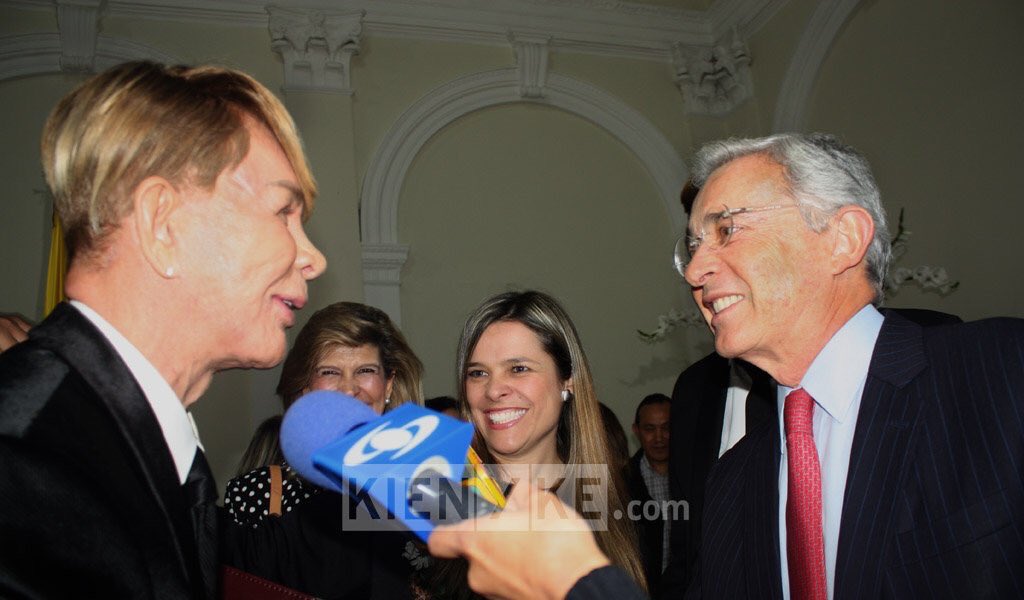 Lalalerer1's tweet photo. @ConTpolitico @perfidagriega @argiro1961 @1QueCuenta @CeDemocratico Si tiene todita la razón . Lo q hay sin homosexuales q le creen al Uribudmo . https://t.co/CvZUCxinpb