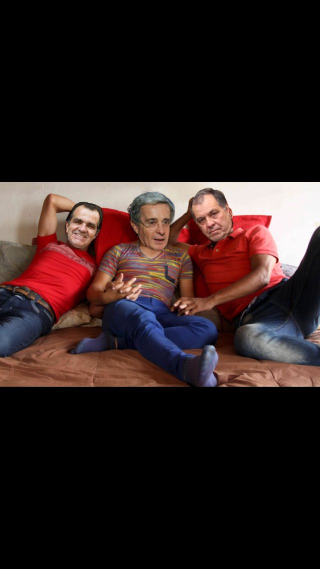 Lalalerer1's tweet photo. @ConTpolitico @perfidagriega @argiro1961 @1QueCuenta @CeDemocratico Si tiene todita la razón . Lo q hay sin homosexuales q le creen al Uribudmo . https://t.co/CvZUCxinpb