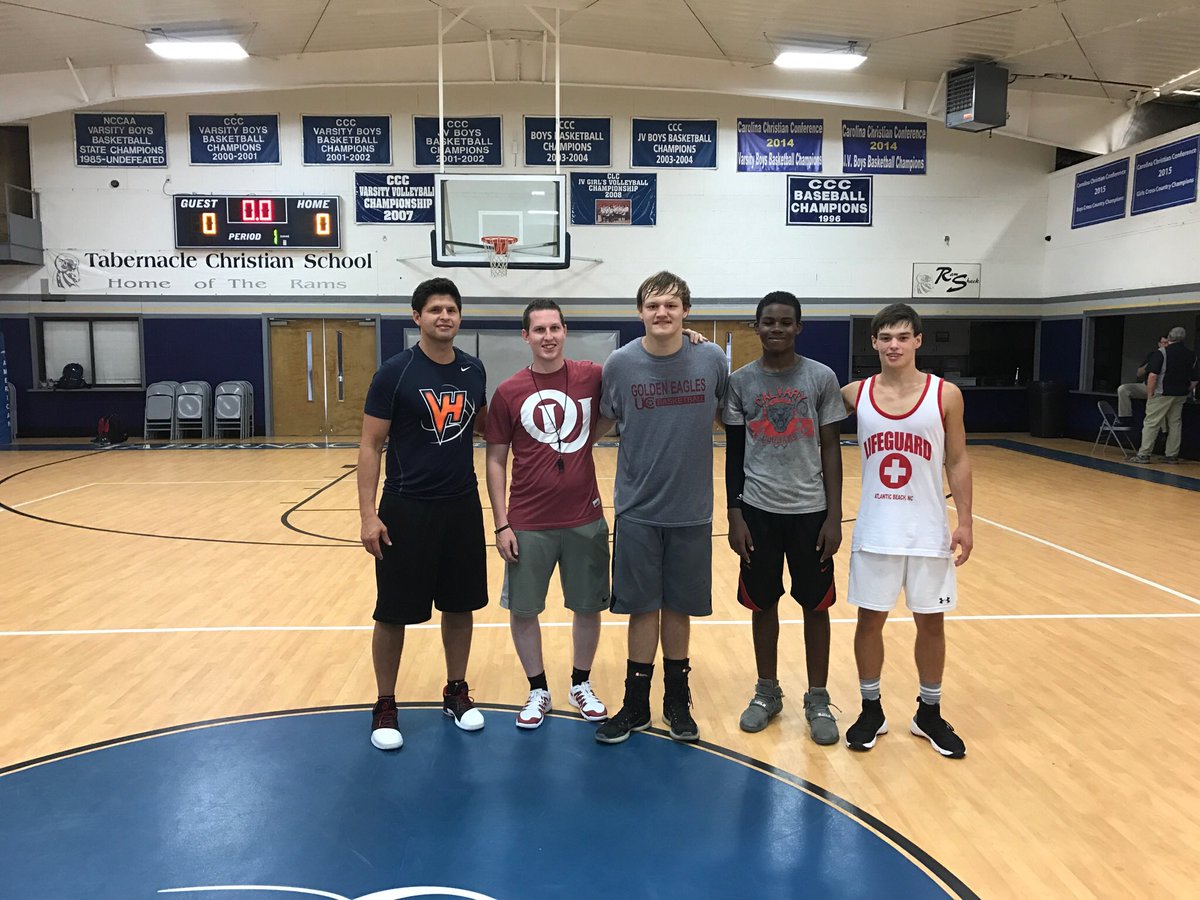 E10E9's tweet photo. Fun 3 days training in Monroe, NC, w/ @JoeyVara and my CCS guys this week. Hope we can do it again soon! #VisionHoops https://t.co/U6am9YwzRl