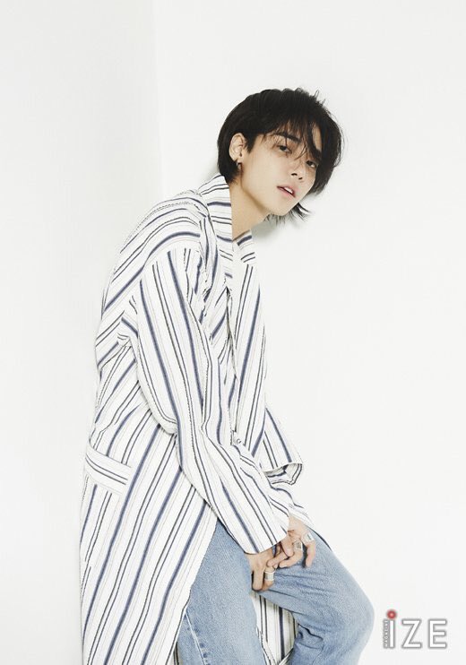 jaewon_th's tweet photo. เล่มเก่ายังไม่ปิดรอบเลย เล่มใหม่มาอีกแล้ว 😂😂💸 https://t.co/Pd7gX1O7qz