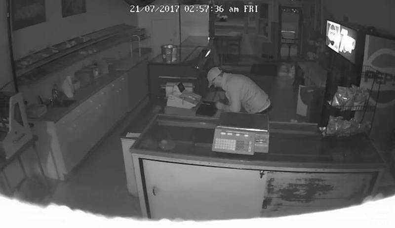 WATCH: Video added of Riley’s thief in action (bottom of story) bit.ly/2uZjqMF https://t.co/sqbawpLNt4