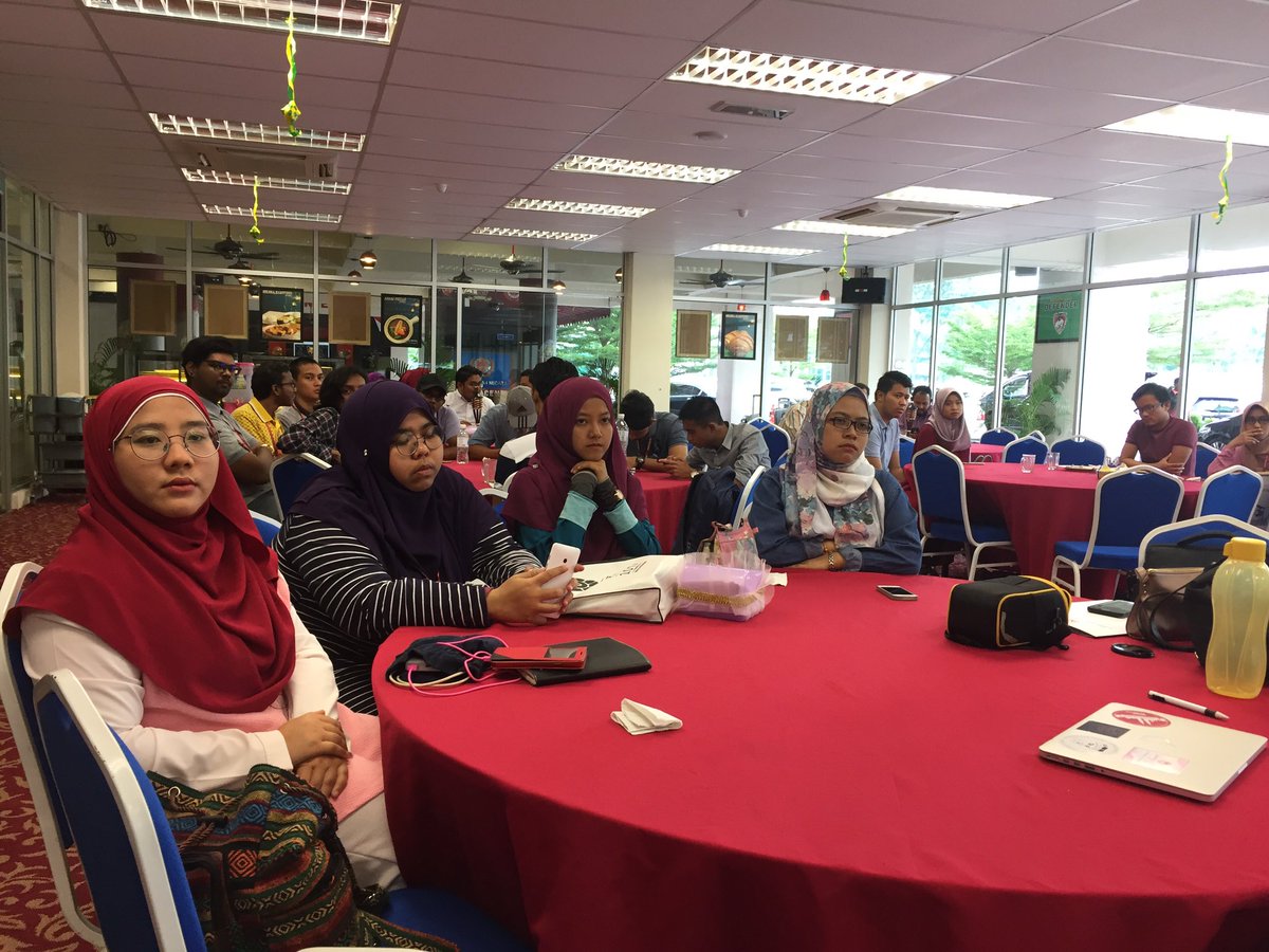 MyBPLN's tweet photo. DS @reezalmerican72 giving motivational speech to our Chance Volunteers before they leave for Pangkor #JelajahPangkor #BPLN #KULN https://t.co/7dOPUwla5z