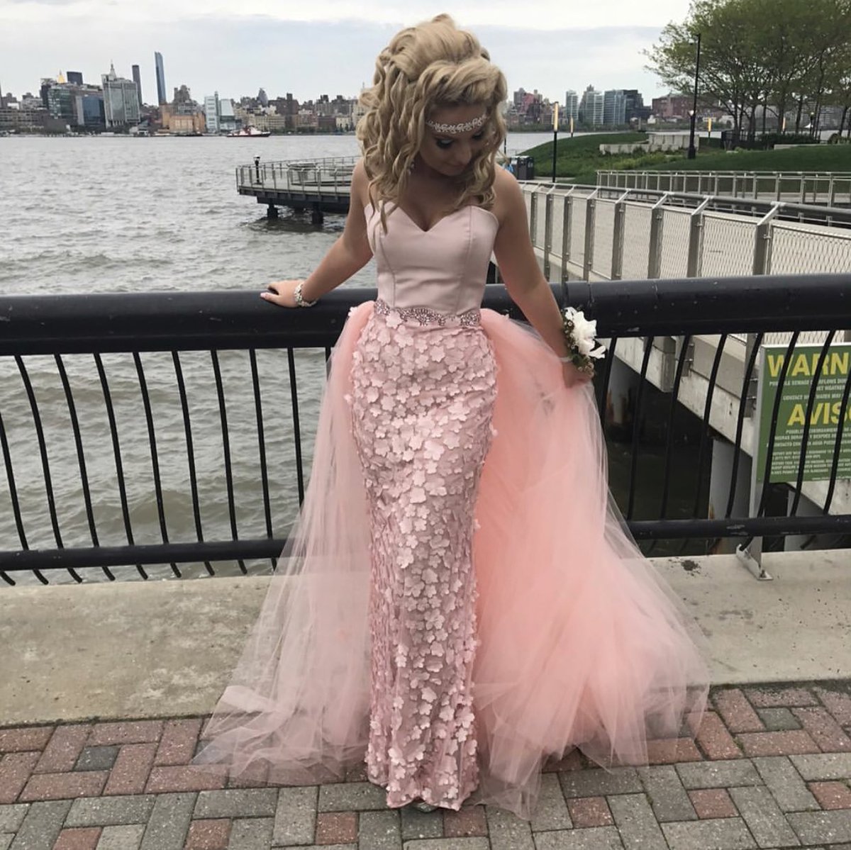 FernandoWong_'s tweet photo. Sunny days make us think of #prom! Thank you for choosing #fernandowong for your special day 🌹 https://t.co/g4JE5pO9ZQ