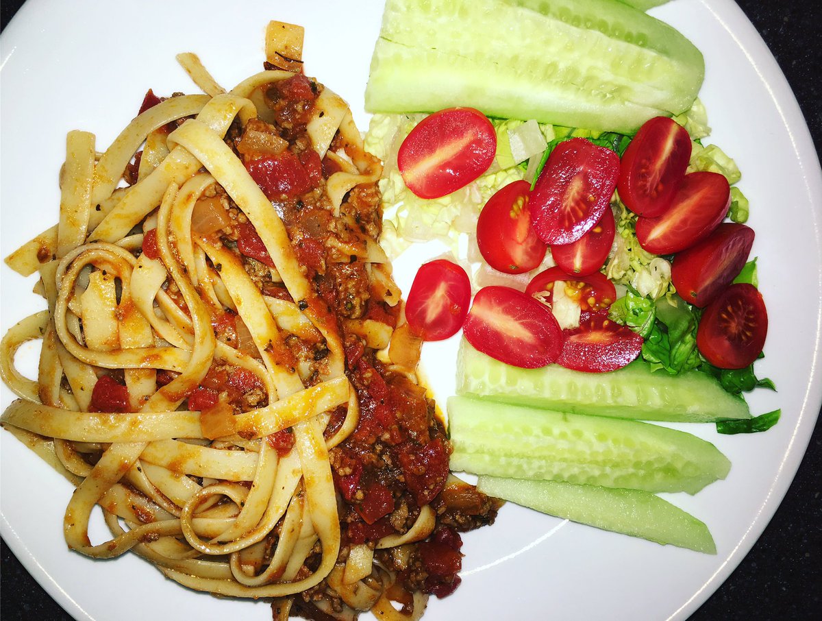 RichardChasse's tweet photo. GOOD EVENING EVERYONE
Fettuccine with crushed tomatoes, oregano, basil, garlic, onion and ground beef.
#choices #food #tastegood #pfc3 https://t.co/dJ0XUFmwLd