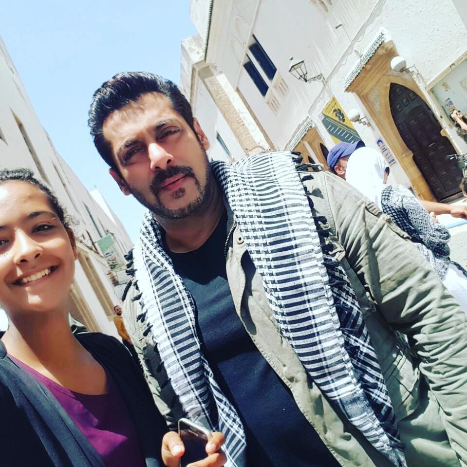 SalluLicious's tweet photo. ★SUPERB Tiger…#SalmanKhan with fan Marcellino frm Netherland (July 26)&amp;w/Samia in #Morocco (July 25)! https://t.co/s3qevybhzh
#TigerZindaHai https://t.co/bYv06dkvcd