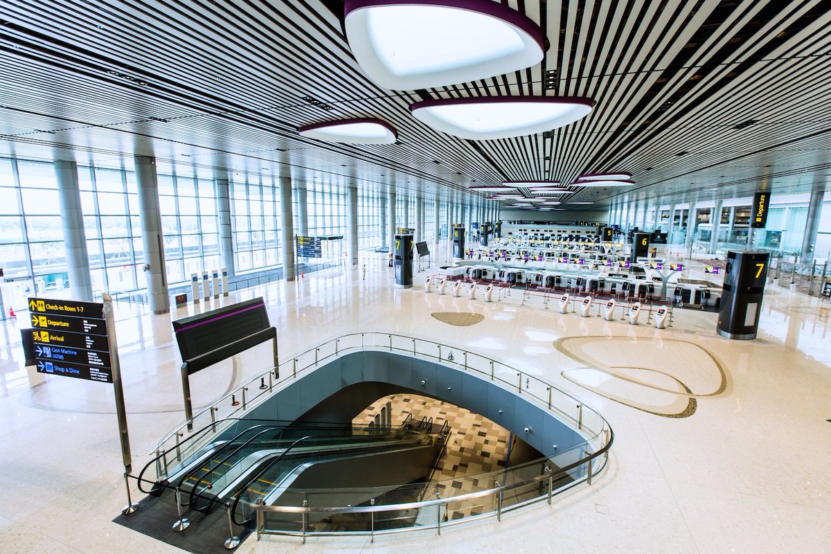 lunezero's tweet photo. Speedy check-ins and an awesome viewing gallery at @ChangiAirport's new Terminal 4: https://t.co/dOlyuoFA4j #SilverKris #ChangiT4 https://t.co/DTBQyysX0g