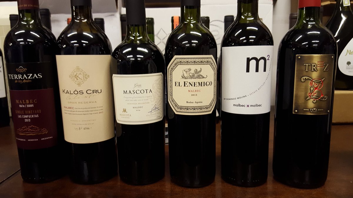 alelahitte's tweet photo. Gran noche en @VinotecaMRWines. Degustamos los ganadores del #df2017malbec y reafirmé mis elecciones. Gracias @fsaurio por la invitación! https://t.co/fLFK1fhnqe