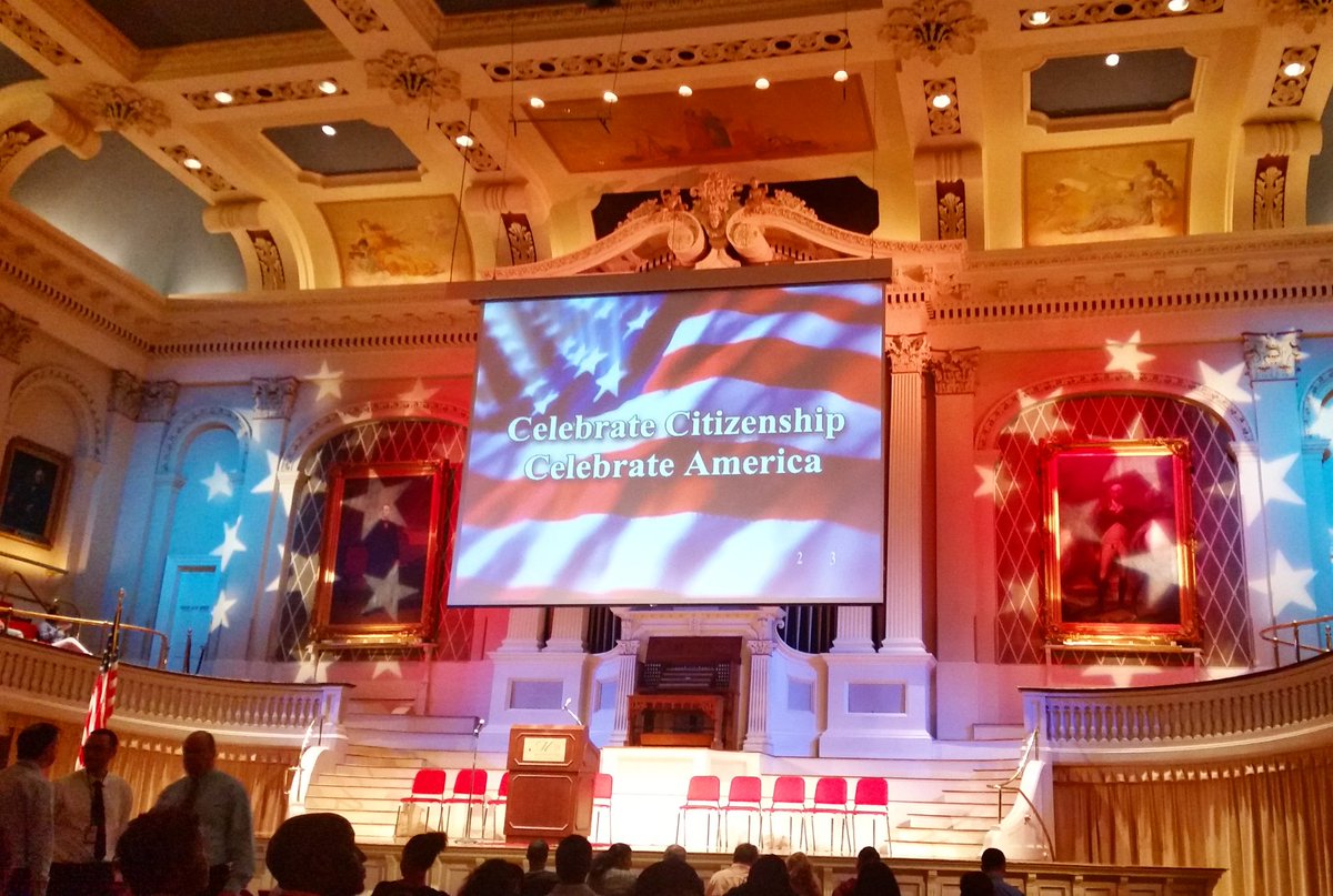 CathyGRowell's tweet photo. 22 years ago, I came to the US for a 1 year adventure. Today, I became a citizen in an emotional ceremony with 662 others from 89 countries. https://t.co/yY2Em3D9Mm