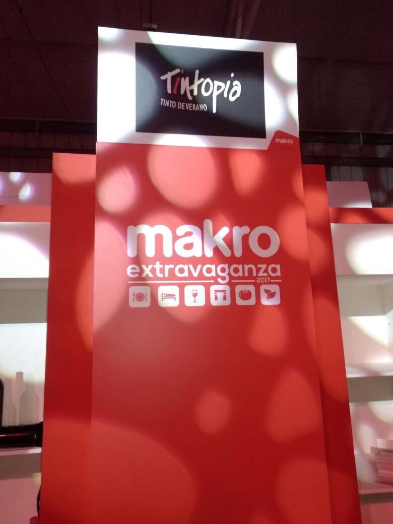 angiser's tweet photo. #feria #extravaganza2017 #makro pabellón bares #tintodeverano #sangria #tintopia #tintopiando by Oliberica #oliberica https://t.co/9gCzy6HXYO