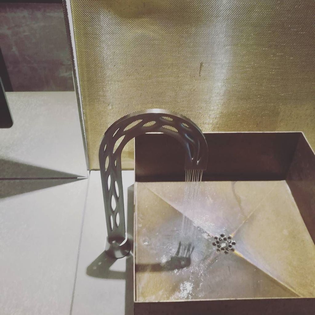 Behold3DME's tweet photo. #3dprint #bathroomdecor  #Fitag #plating #sinteredgoodness #art🎨 #design https://t.co/VmoLqxjIma https://t.co/GNDb0em6hr