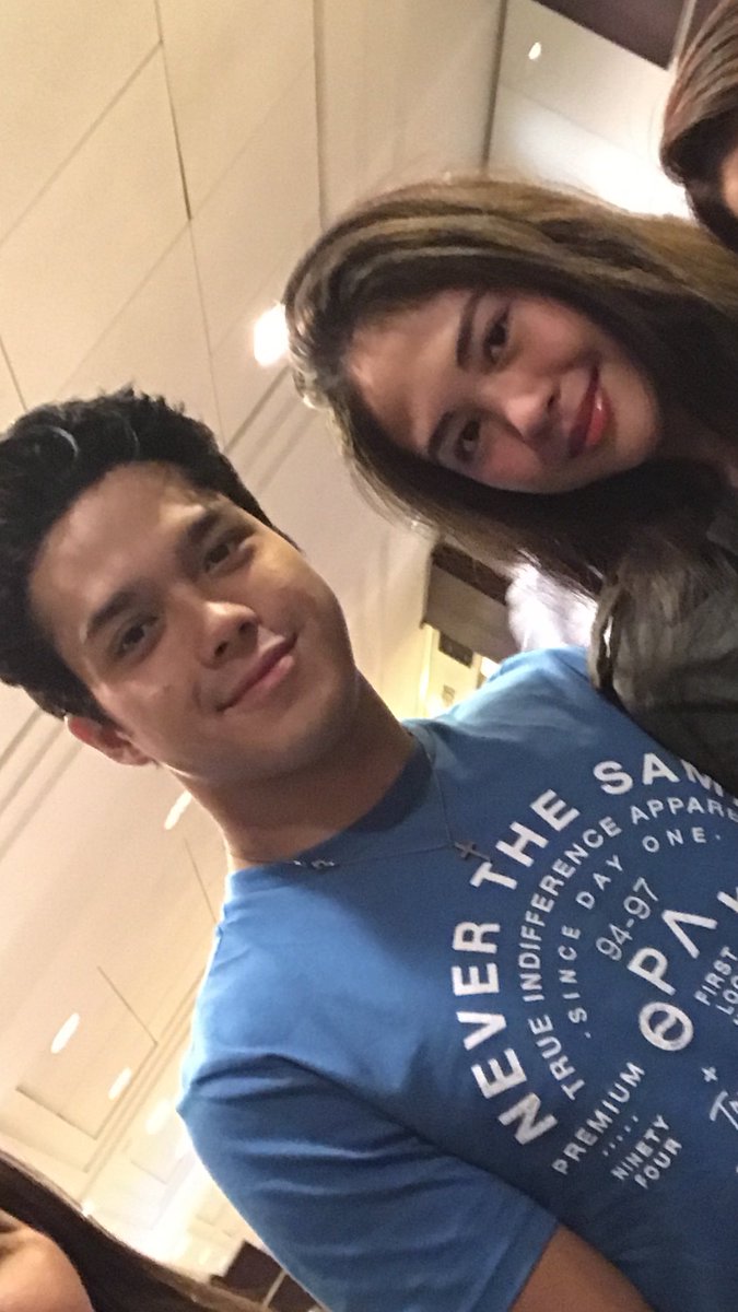 sharonDS17's tweet photo. Short but sweet meet up with these two #ElNella ❤️😻 I hope u guys like the gifts 😊 see u again on Saturday 😻 https://t.co/mPSf7hntIb
