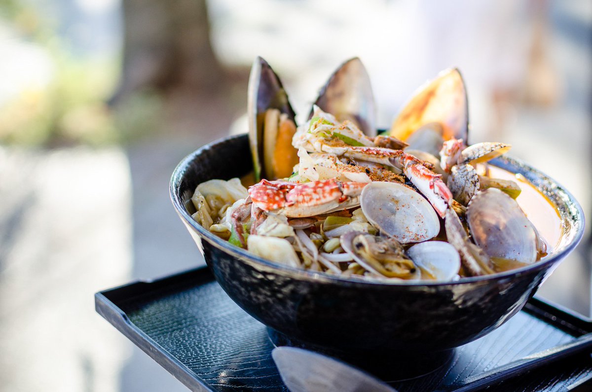 HelloVancity's tweet photo. Awesome deal for $13.95! King's Seafood #Ramen with blue crab, clam, green mussel, black tree fungus at #RamenKoika https://t.co/CuGAhb3HMm