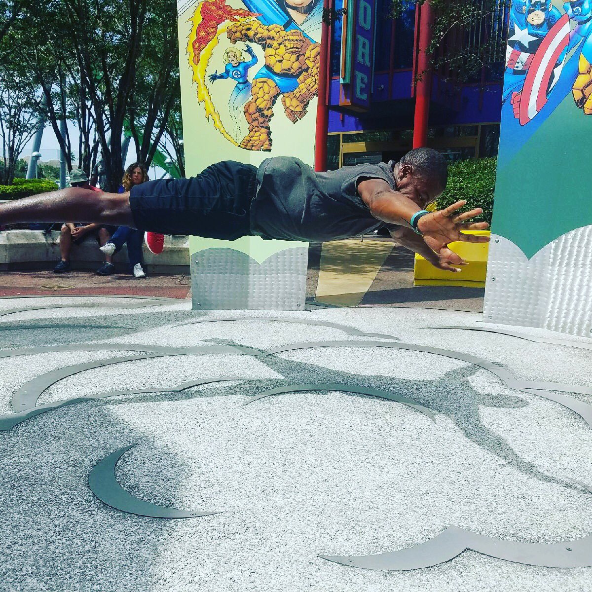 markj__28's tweet photo. Man i make it look to easy #flylikesuperman  #supermanpushup https://t.co/yeQ90yCHHy