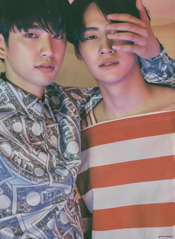 sochantalX's tweet photo. 为了jjp炸个首页了哈哈哈哈哈哈哈
怕是太帅了🙊🙊🙊 https://t.co/SSYGh6XfZv