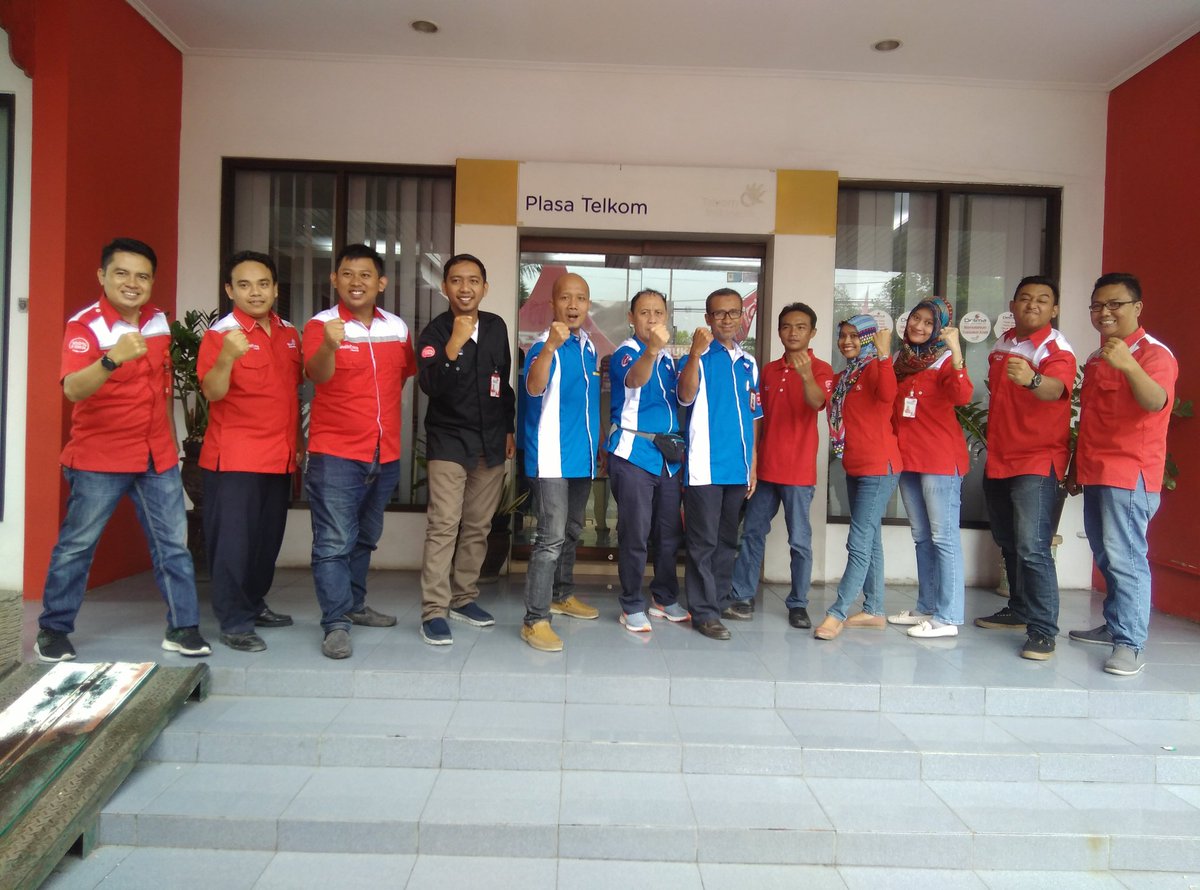 Muliakw's tweet photo. Pasukan IMA Datel NWI siap tempur jaring pelanggan smg sukses @parwi66 @_funtastic5_ @CCMTREG5  @IndiHome_5 #ccmkickoff #MNTreg5 #DatelNWI https://t.co/O1bLUwFow2