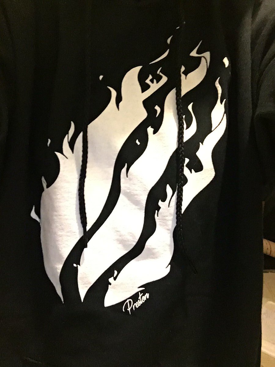 MackenzieVanEp1's tweet photo. @TBNRfrags I finally got one of your fire merch, today was my 15th birthday, thank you for making my days better #SuperDab https://t.co/YNQMbZ4Wef