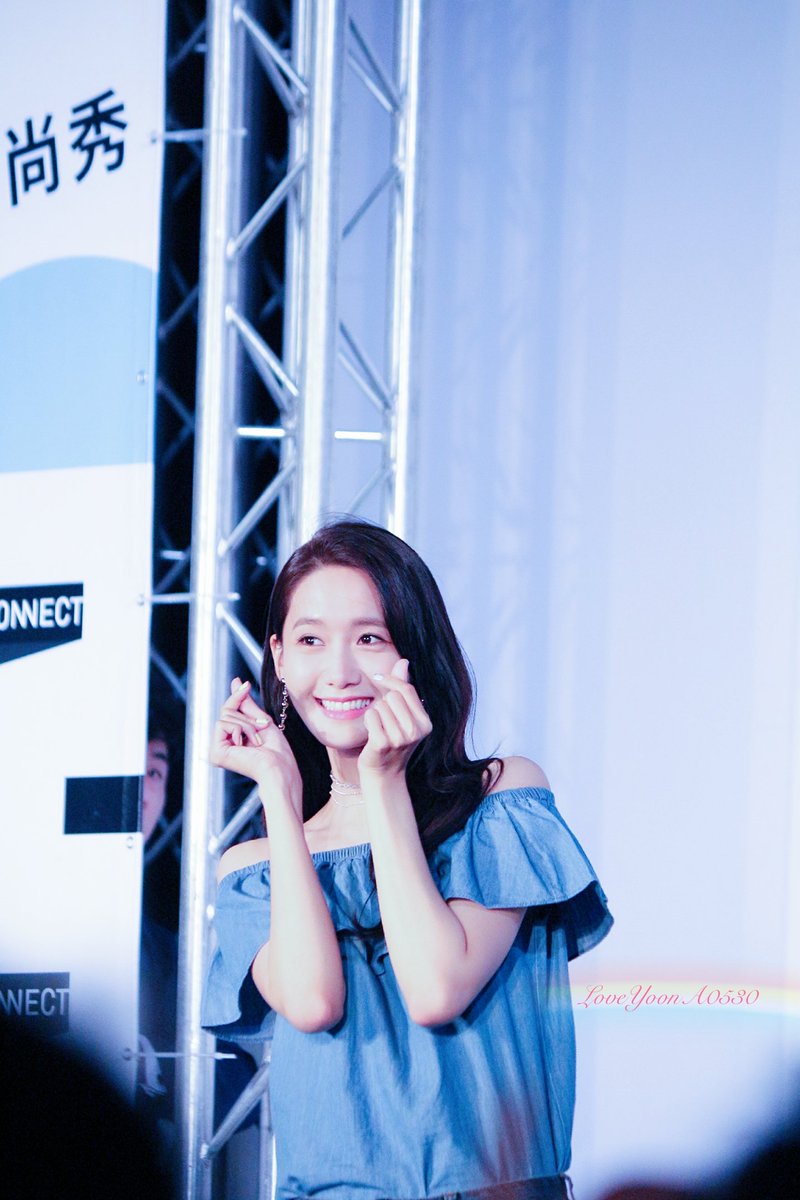 [PIC][22-07-2017]YoonA khởi hành đi Đài Loan để tham dự buổi Fanmeeting cho thương hiệu "H:CONNECT" vào hôm nay - Page 2 DFtg7RGUIAUwKVi