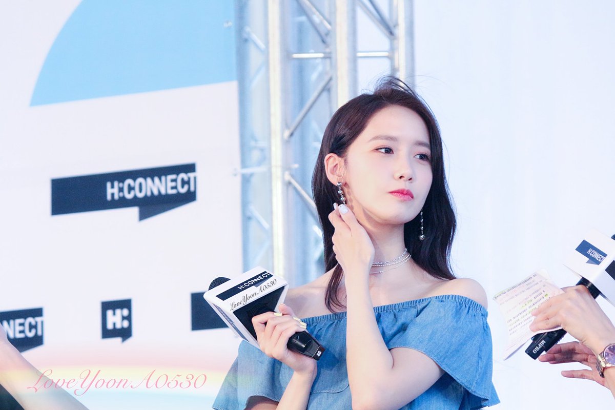 [PIC][22-07-2017]YoonA khởi hành đi Đài Loan để tham dự buổi Fanmeeting cho thương hiệu "H:CONNECT" vào hôm nay - Page 2 DFthOIjUIAAb0_T