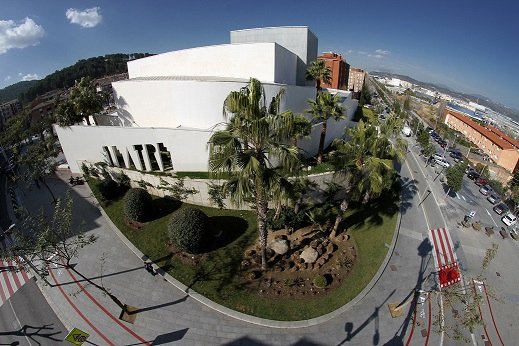 luisafilm's tweet photo. Luisa se estará exhibiendo en el Teatro Nuria Espert, de Barcelona, sede del festival y de los Premios Oriana https://t.co/sjoCD1BLSr
