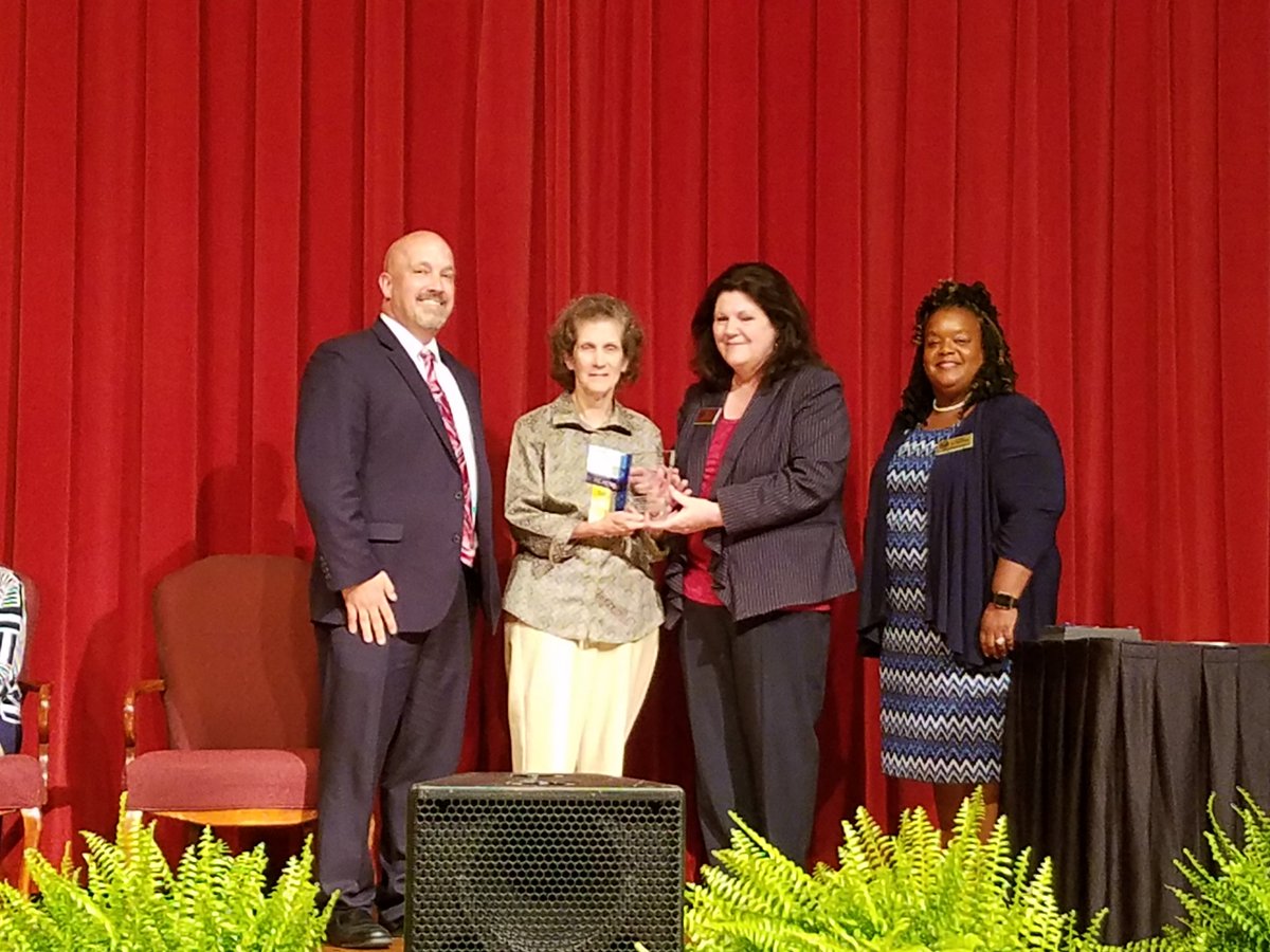 vernon_mcham's tweet photo. CONGRATS 2 Judy Mays, 2017 BFIT Hall of Fame Inductee @GCSchoolsNC @scontrerasGCS
@nakiahardy
#51yearsofservice
#believeinGCSCTE
#CTESC17 https://t.co/AXtUgTznZq