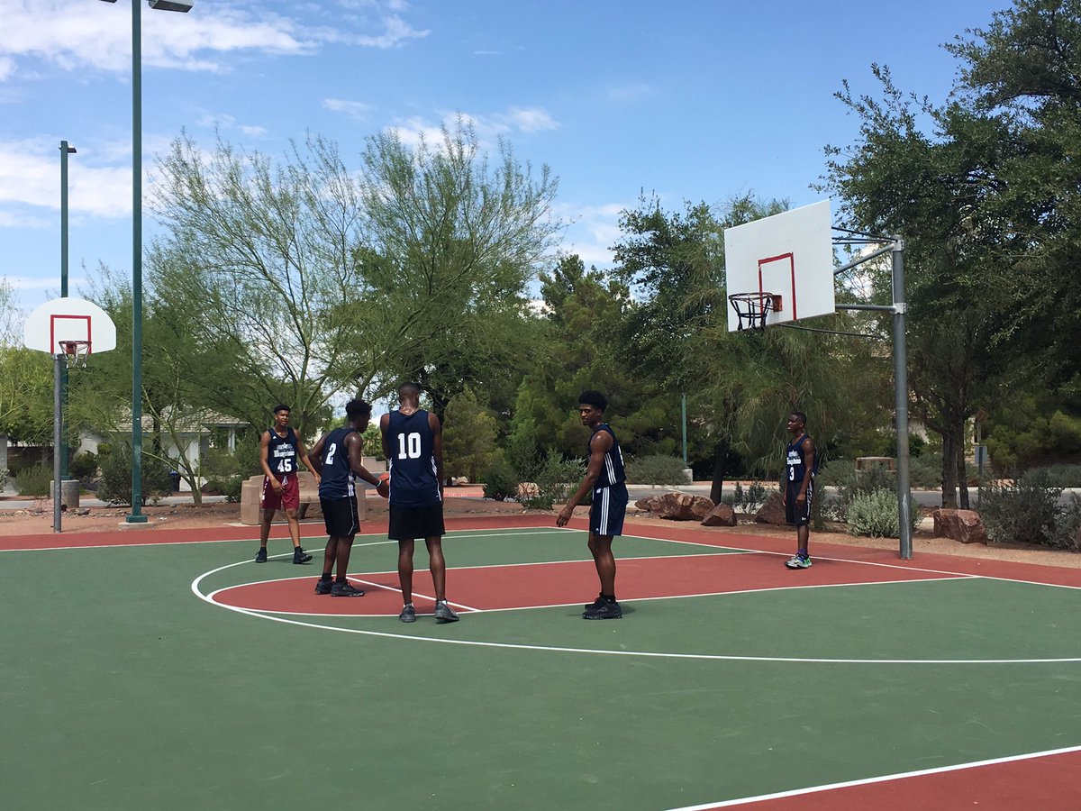 HoopstarsNation's tweet photo. Nothing like a quick outside shootaround to prep for the Vegas Fab 48 https://t.co/3izpzIjOAN