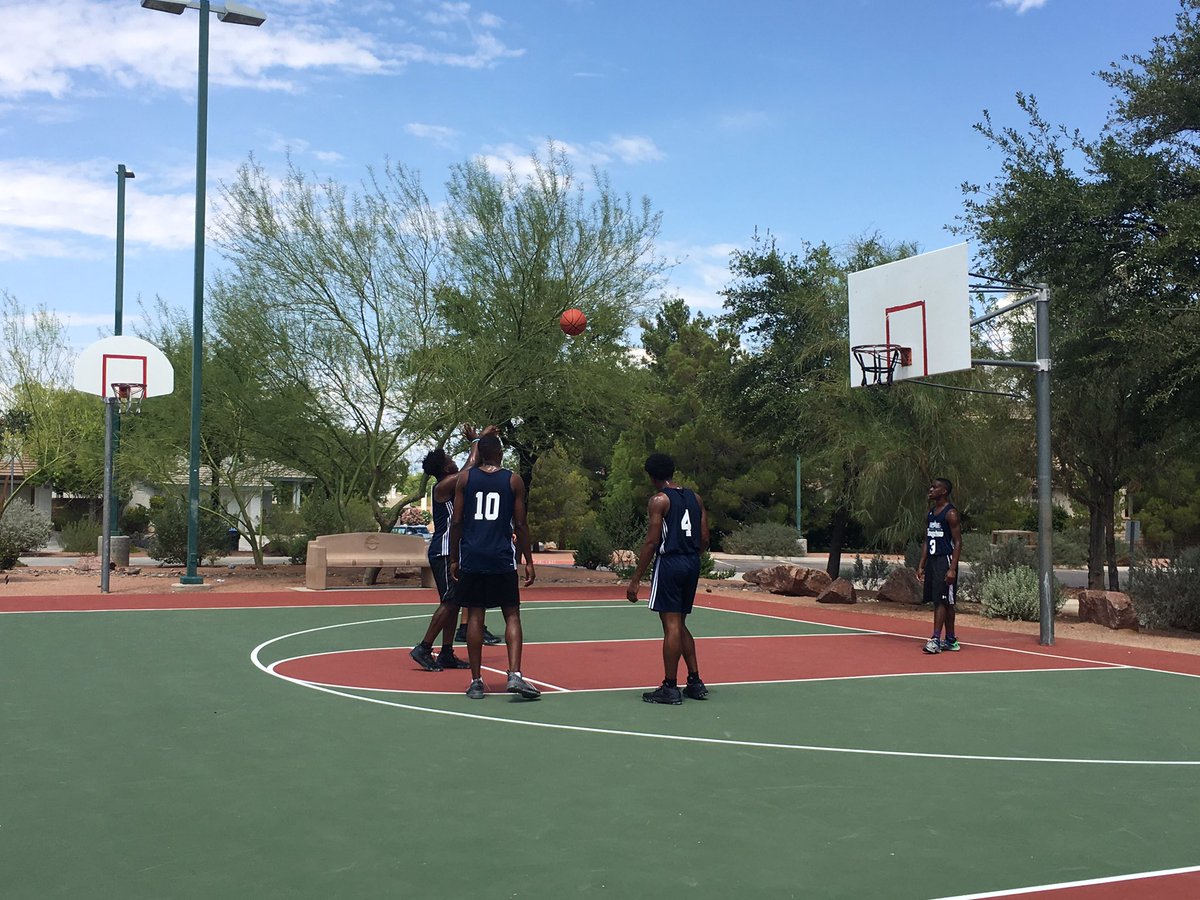 HoopstarsNation's tweet photo. Nothing like a quick outside shootaround to prep for the Vegas Fab 48 https://t.co/3izpzIjOAN