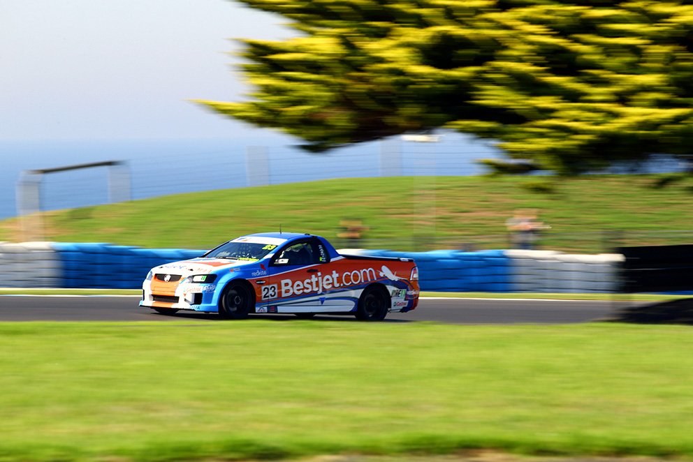 speedcafe's tweet image. Spalding car, series winner back in V8 Utes at QR #V8Utes #VASC
speedcafe.com/?p=368632