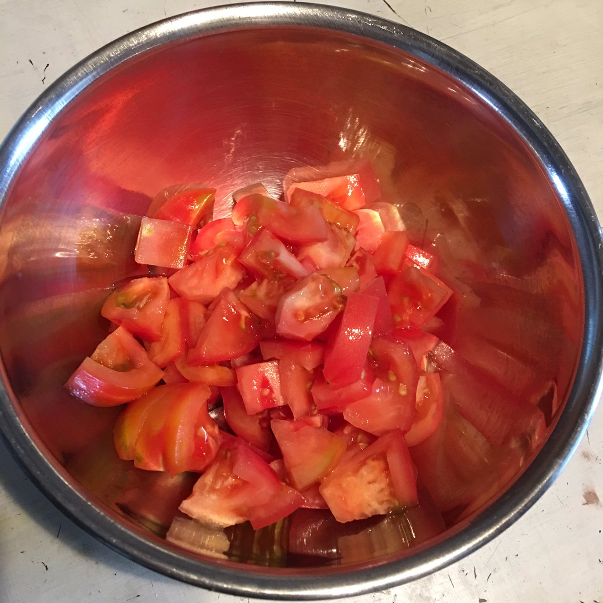 ろう飼い主 最近ハマっているカレーの食べ方 トマト 名前 2個をぶつ切り 好きな レトルトカレー 常食しているものより一段階辛いもの とトマトを混ぜる 米の上にチーズ 種類はお好みで を置く トマト入りカレーをかけて完成 カレーが全く重たくないし