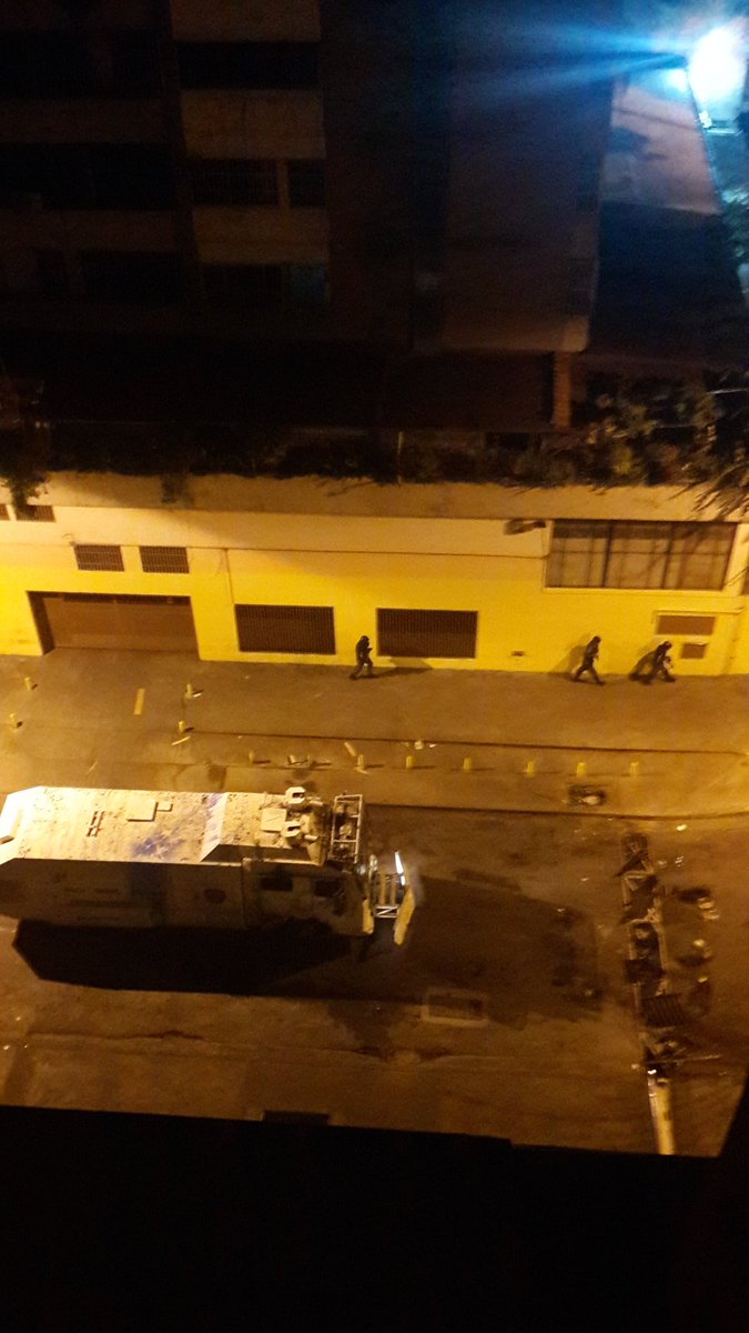 Gitano_es's tweet photo. #27Jul 00:06 @LaCandelariaCcs  norte al lado de la Av. Panteón. Guardias disparando. https://t.co/XFSxi9pfVt
