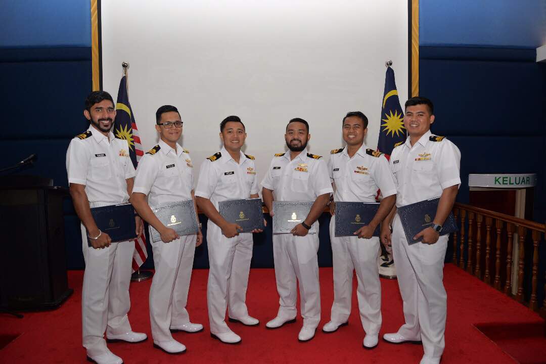 NatHydroCentre's tweet image. Tahniah dan syabas atas pemakaian Insignia Kepakaran Hidrografi.
#NavyPeople
#Droggies
