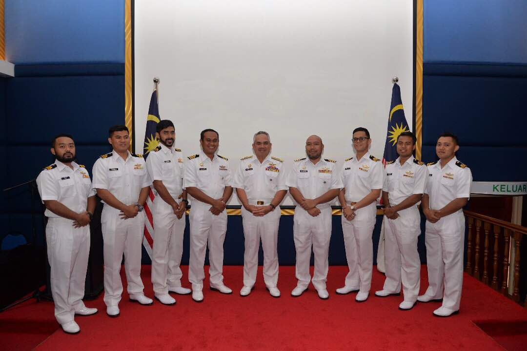 NatHydroCentre's tweet image. Tahniah dan syabas atas pemakaian Insignia Kepakaran Hidrografi.
#NavyPeople
#Droggies