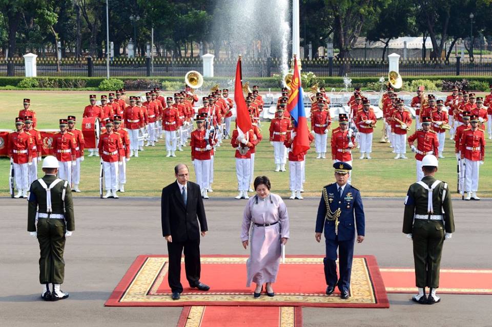 Монголын хамгийн сайн элчин сайд байсан Ш.Батцэцэгт талархая
Индонез Улсад суух ЭСЯ-г хаасан шийдвэрийг эргэн харж өгнө үү?

<a href="/BattulgaKh/">Battulga Khaltmaa</a>