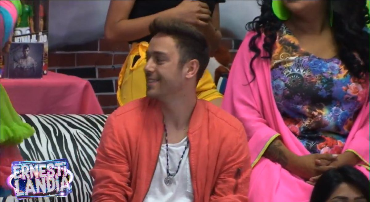 Puras risas <a href="/PeeWeeMusic/">PeeWee</a> en el programa #Ernestilandia