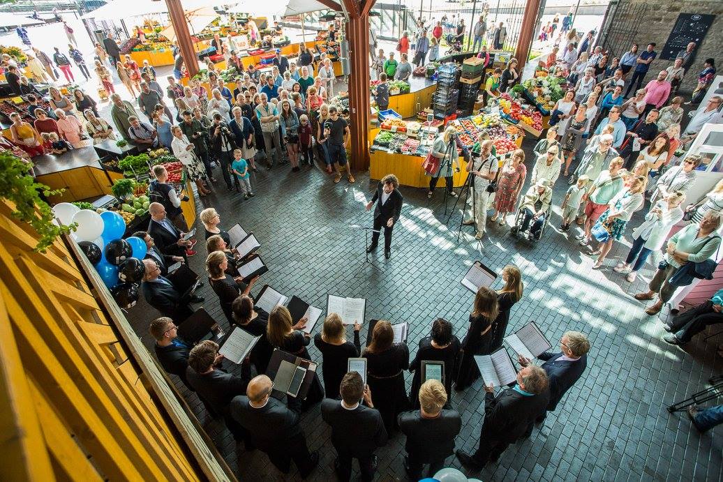 Eesti100's tweet photo. Collegium Musicale andis Balti Jaama turul EV100 ja eesistumise pop-up kontserdi! https://t.co/A3DSwXIJ9J #EV100 https://t.co/ua6O1wdHb7