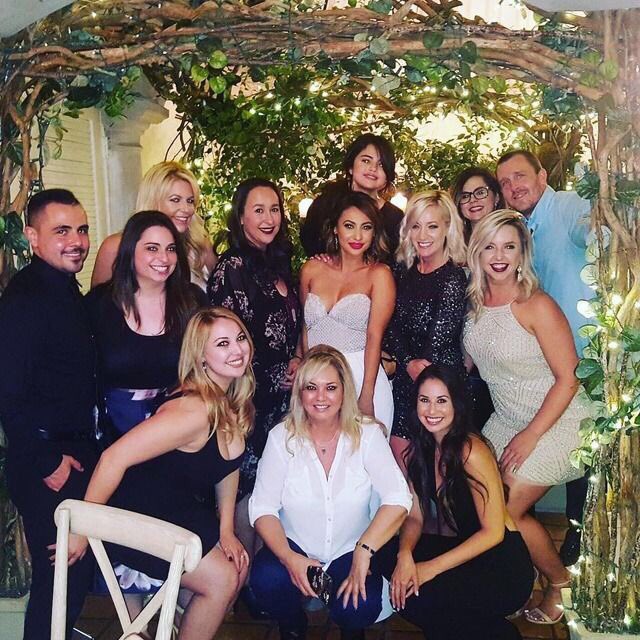 FeedSGomez's tweet photo. #PHOTO - Selena à l'anniversaire de Francia. https://t.co/Ejl4UX5zmf