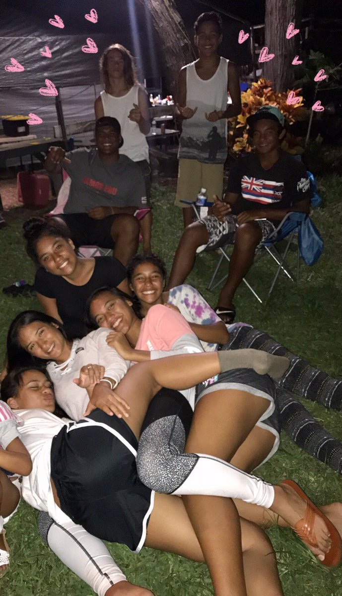 _selenrr's tweet photo. It's been a week in Kona & Hilo with them but it's almost ending โน๏ธ #MissingTheOthers ๐ https://t.co/9fzYTbHYkE