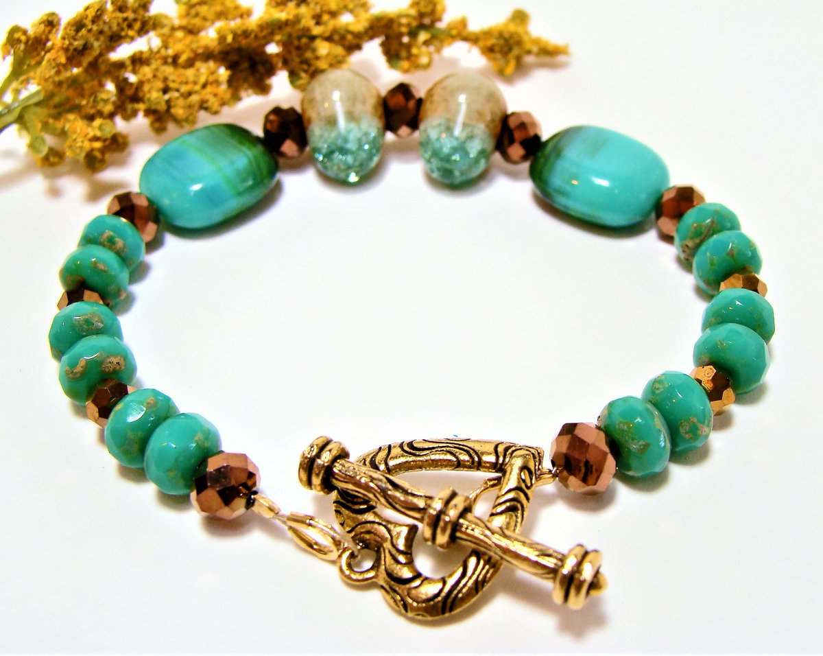 girliegals12's tweet photo. Green Turquoise Beaded Bracelet w Teardrop Focal Beads:https://t.co/6d5X8C2AOG #greenbracelet #naturalbracelet #handmadeatamazon #heartclasp https://t.co/BIr6YEHTS6