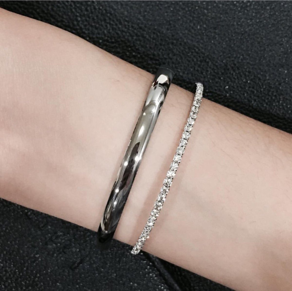 prelittlethings's tweet photo. Crystal Bracelet💎☄️💓
มีทั้งแบบคริสตัลเม็ดเล็กใหญ่ งานระเอียด สวยมาก สามารถบ��บปรับตามไซส์ข้อมือได้ มีแบบละ1ชิ้นเท่านั้นน้าา💍🎆💛😘 https://t.co/bQxjFszX5g